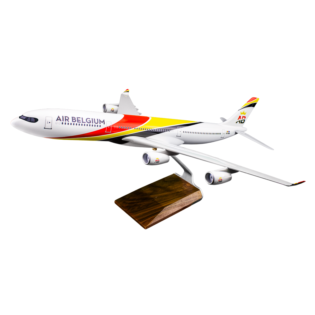 Aircraft model AIRBUS A340-300 (scale 1:100)